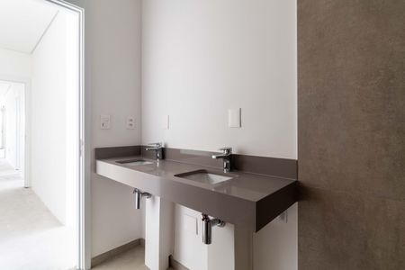 Apartamento à venda com 134m², 3 quartos e 2 vagas Apartamento à venda com 134m², 3 quartos e 2 vagasSuite 01 - Banheiro