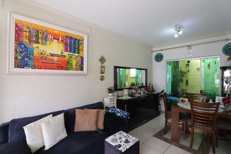 Casa de condomínio à venda com 90m², 2 quartos e 2 vagasSala