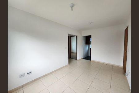Sala de apartamento para alugar com 2 quartos, 120m² em Arvoredo II, Contagem