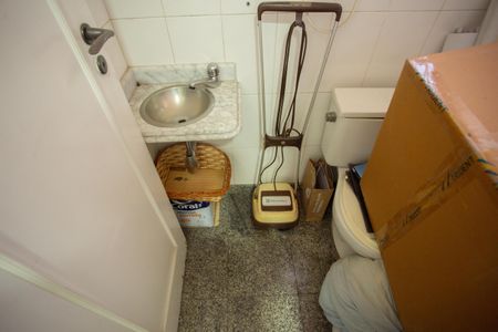 Apartamento para alugar com 147m², 3 quartos e 3 vagas Apartamento para alugar com 147m², 3 quartos e 3 vagasBanheiro de Serviço