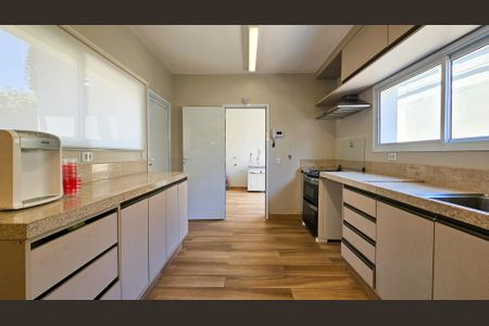 Casa à venda com 720m², 5 quartos e 6 vagas Casa à venda com 720m², 5 quartos e 6 vagasCozinha