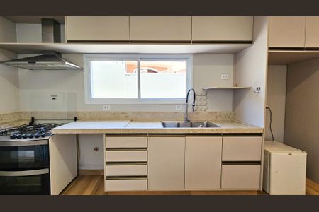 Casa à venda com 720m², 5 quartos e 6 vagas Casa à venda com 720m², 5 quartos e 6 vagasCozinha