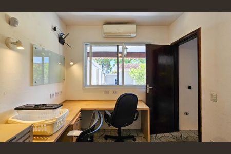 Casa à venda com 720m², 5 quartos e 6 vagas Casa à venda com 720m², 5 quartos e 6 vagasEscritório