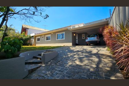 Casa à venda com 720m², 5 quartos e 6 vagas Casa à venda com 720m², 5 quartos e 6 vagasQuintal