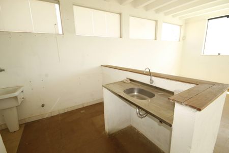 Casa para alugar com 500m², 5 quartos e 6 vagascozinha 2