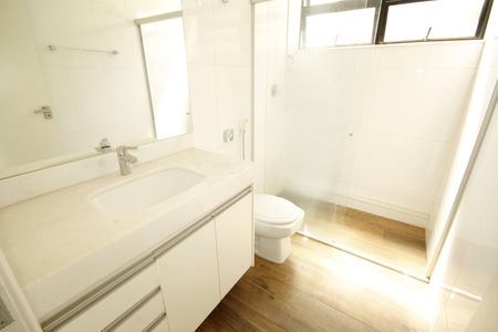 Casa para alugar com 500m², 5 quartos e 6 vagasBanheiro