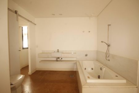 Casa para alugar com 500m², 5 quartos e 6 vagasSuíte 1