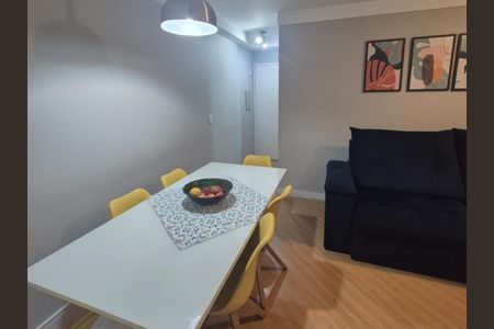 Apartamento à venda com 57m², 2 quartos e 1 vaga Apartamento à venda com 57m², 2 quartos e 1 vagaSala