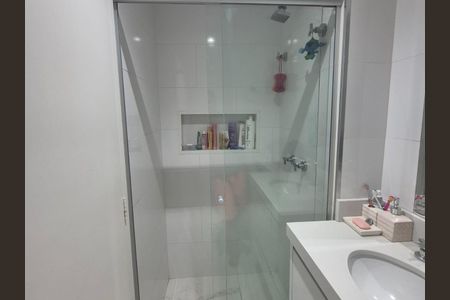 Apartamento à venda com 57m², 2 quartos e 1 vaga Apartamento à venda com 57m², 2 quartos e 1 vagaBanheiro Social