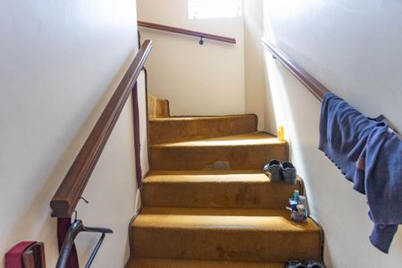 Casa à venda com 116m², 3 quartos e 1 vaga Casa à venda com 116m², 3 quartos e 1 vagaEscada