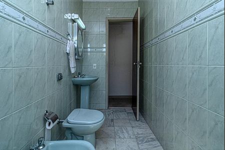 Casa à venda com 126m², 3 quartos e 3 vagas Casa à venda com 126m², 3 quartos e 3 vagasBanheiro Social