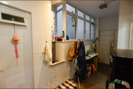 Apartamento à venda com 132m², 3 quartos e 1 vagaÁrea de Serviço