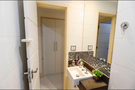 Apartamento à venda com 132m², 3 quartos e 1 vagaBanheiro Social