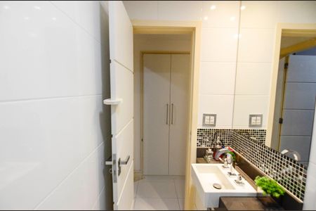 Apartamento à venda com 132m², 3 quartos e 1 vagaBanheiro Social