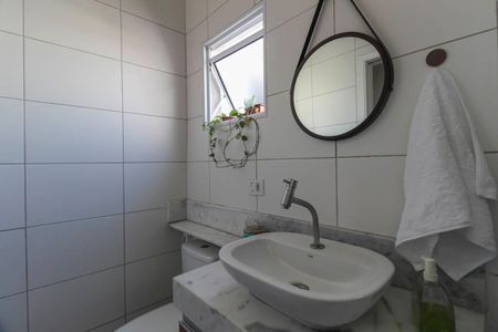 Casa à venda com 100m², 3 quartos e 2 vagas Casa à venda com 100m², 3 quartos e 2 vagasBanheiro Social