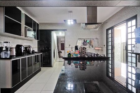 Casa para alugar com 263m², 4 quartos e 3 vagas Casa para alugar com 263m², 4 quartos e 3 vagasCozinha