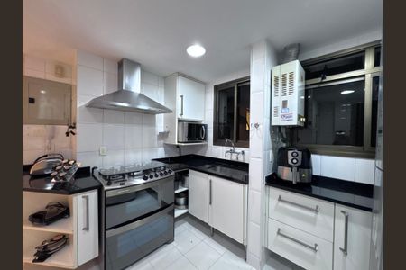 Apartamento à venda com 84m², 2 quartos e 2 vagas Apartamento à venda com 84m², 2 quartos e 2 vagasCozinha e Área de Serviço