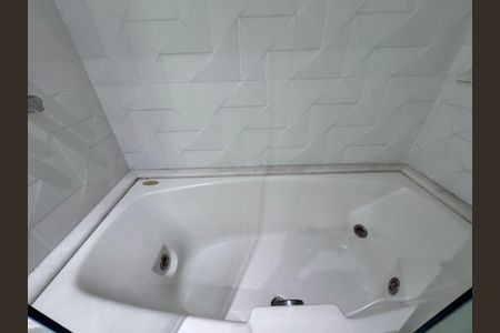 Apartamento à venda com 84m², 2 quartos e 2 vagas Apartamento à venda com 84m², 2 quartos e 2 vagasBanheiro da Suíte