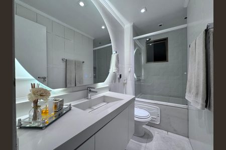 Apartamento à venda com 84m², 2 quartos e 2 vagas Apartamento à venda com 84m², 2 quartos e 2 vagasBanheiro da Suíte