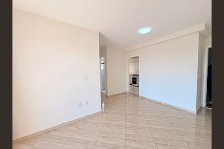 Sala de apartamento à venda com 2 quartos, 54m² em Vila Nova Esperia, Jundiaí