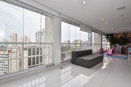 Apartamento à venda com 200m², 3 quartos e 3 vagasVaranda