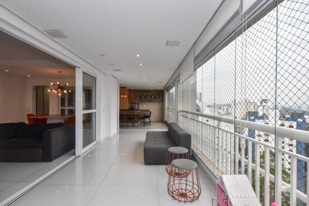 Apartamento à venda com 200m², 3 quartos e 3 vagasVaranda