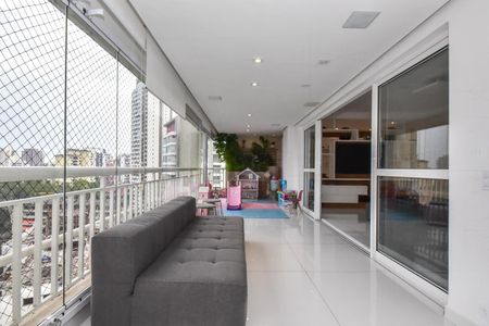 Apartamento à venda com 200m², 3 quartos e 3 vagasVaranda