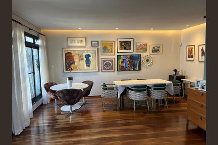 Casa à venda com 210m², 4 quartos e 3 vagasFoto 01