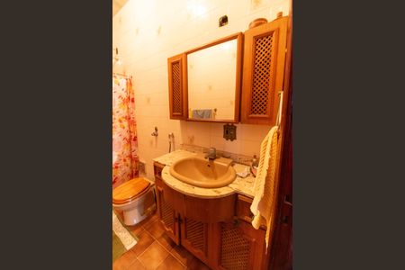 Casa à venda com 180m², 2 quartos e 2 vagas Casa à venda com 180m², 2 quartos e 2 vagasBanheiro Social