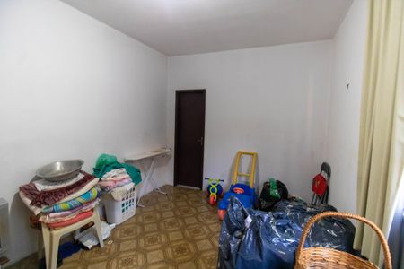 Casa à venda com 180m², 2 quartos e 2 vagas Casa à venda com 180m², 2 quartos e 2 vagasSuíte