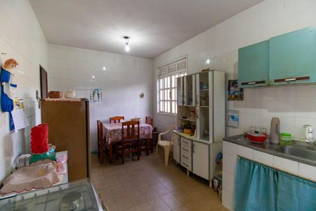 Casa à venda com 180m², 2 quartos e 2 vagas Casa à venda com 180m², 2 quartos e 2 vagasCozinha