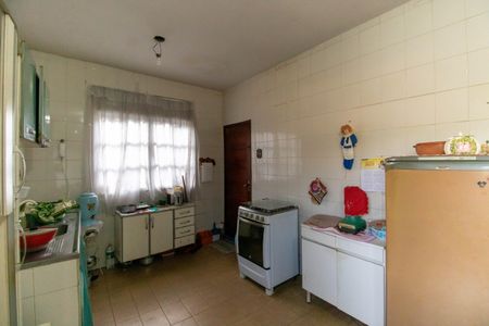 Casa à venda com 180m², 2 quartos e 2 vagas Casa à venda com 180m², 2 quartos e 2 vagasCozinha