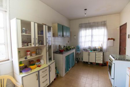 Casa à venda com 180m², 2 quartos e 2 vagas Casa à venda com 180m², 2 quartos e 2 vagasCozinha