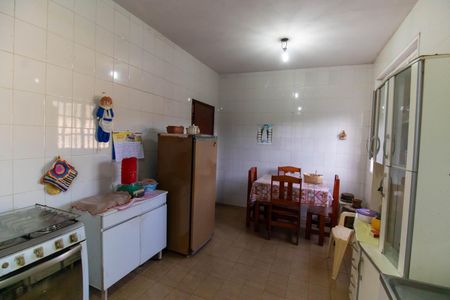Casa à venda com 180m², 2 quartos e 2 vagas Casa à venda com 180m², 2 quartos e 2 vagasCozinha