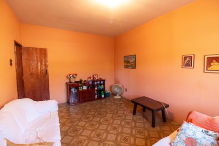 Casa à venda com 180m², 2 quartos e 2 vagas Casa à venda com 180m², 2 quartos e 2 vagasSala