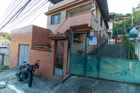 Casa à venda com 180m², 2 quartos e 2 vagas Casa à venda com 180m², 2 quartos e 2 vagasPlaquinha