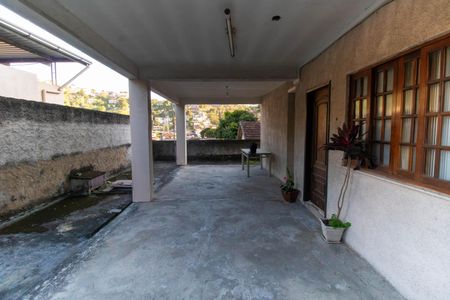 Casa à venda com 180m², 2 quartos e 2 vagas Casa à venda com 180m², 2 quartos e 2 vagasÁrea externa