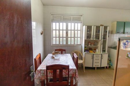Casa à venda com 180m², 2 quartos e 2 vagas Casa à venda com 180m², 2 quartos e 2 vagasCozinha