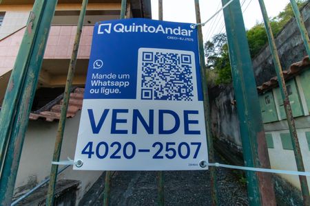 Casa à venda com 180m², 2 quartos e 2 vagas Casa à venda com 180m², 2 quartos e 2 vagasPlaquinha