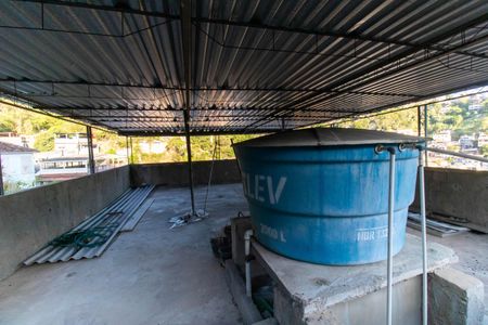 Casa à venda com 180m², 2 quartos e 2 vagas Casa à venda com 180m², 2 quartos e 2 vagasTerraço