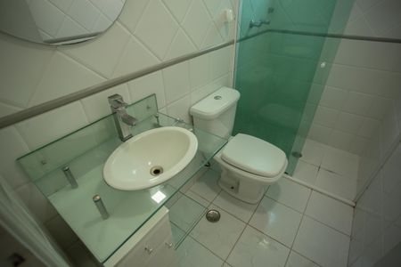 Apartamento à venda com 60m², 2 quartos e 2 vagas Apartamento à venda com 60m², 2 quartos e 2 vagasBanheiro