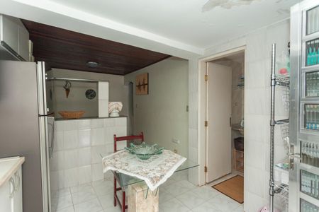 Casa à venda com 160m², 5 quartos e 4 vagasEdícula - Cozinha