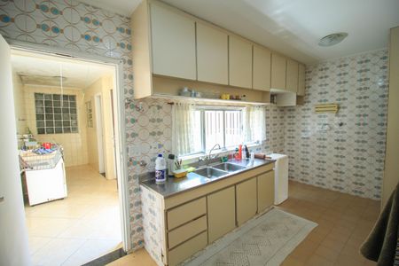 Casa à venda com 385m², 4 quartos e 7 vagasCozinha