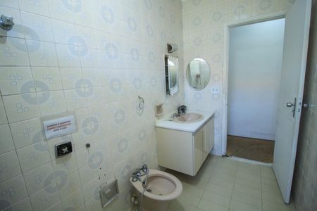 Casa à venda com 385m², 4 quartos e 7 vagasBanheiro Social