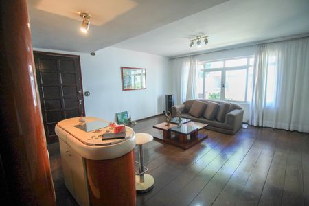 Casa à venda com 385m², 4 quartos e 7 vagasSala