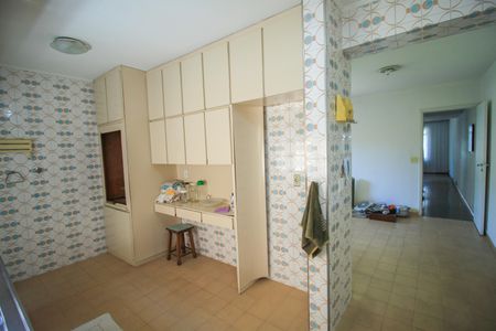 Casa à venda com 385m², 4 quartos e 7 vagasCozinha