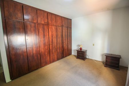 Casa à venda com 385m², 4 quartos e 7 vagasSuíte