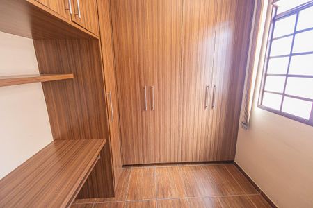 Quarto 2 de apartamento para alugar com 2 quartos, 53m² em Europa, Belo Horizonte