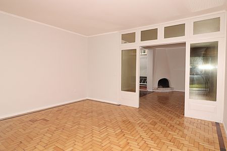 Casa à venda com 370m², 4 quartos e 2 vagasSala de estar