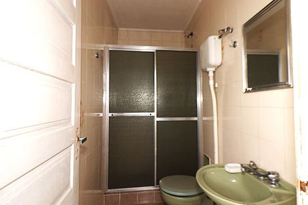 Casa à venda com 370m², 4 quartos e 2 vagasBanheiro do salão de festa